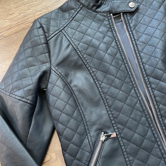 New York & Company Quilted faux leather jacket size M - Picture 4 of 5